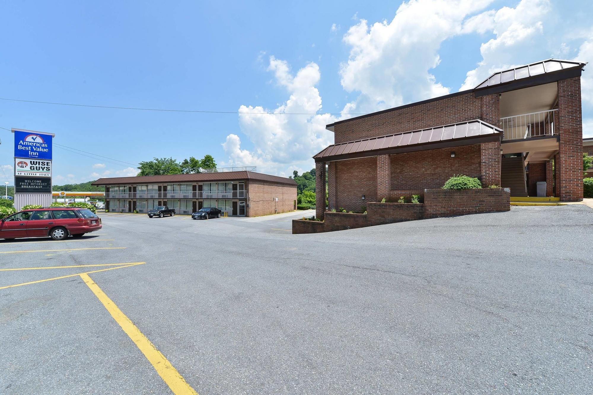 Red Roof Inn Marion, Va Екстериор снимка